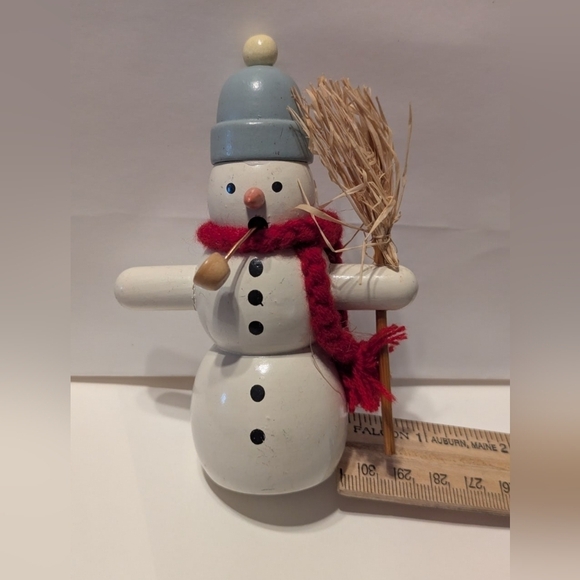 Smoking Snowman wooden VINTAGE 4.5' tall & 1.25" at base.  Arm to arm 3" wide. - Picture 10 of 11